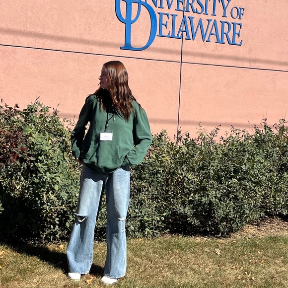 Meet your Posher, Madison - Picture 1 of 1